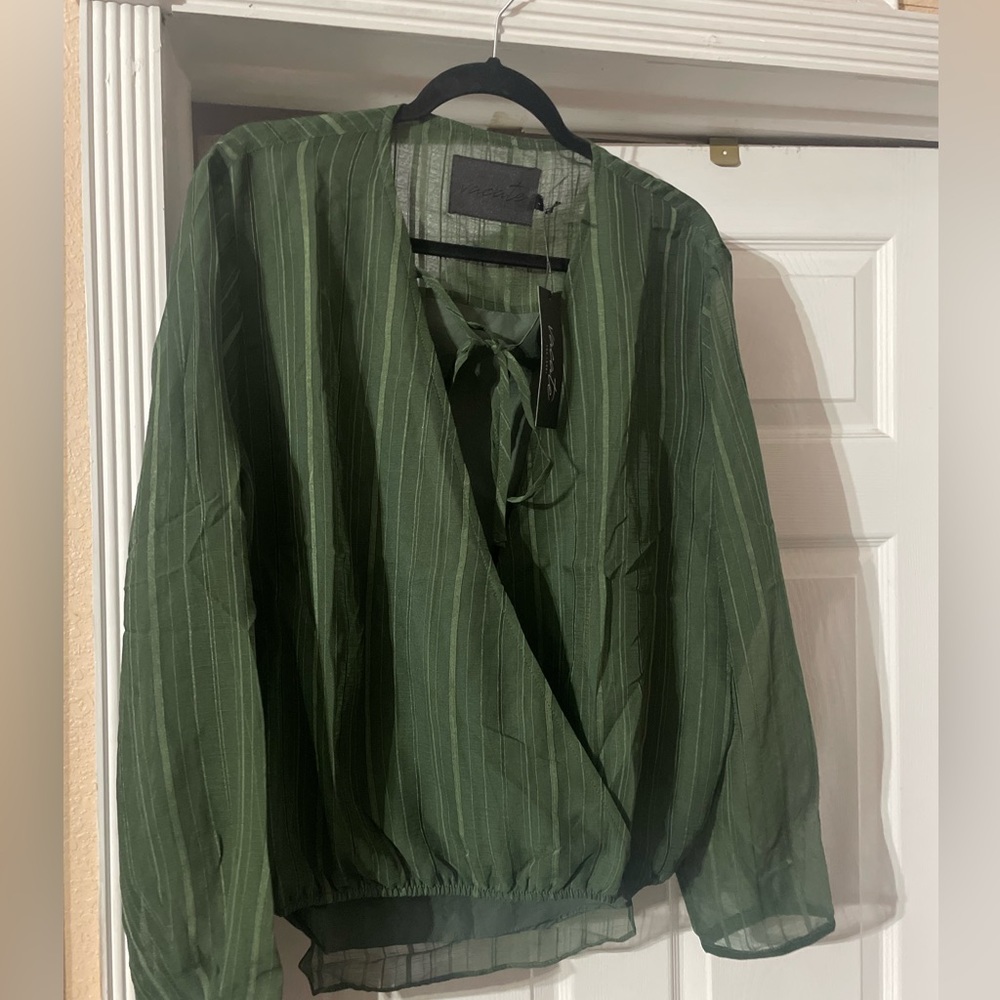 NWT Vacate the label green sheer lined  criss cross top size large 🌸🌺🌹 L